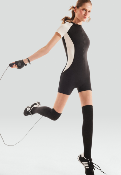 Комбинезон спортивный с контрастными вставками